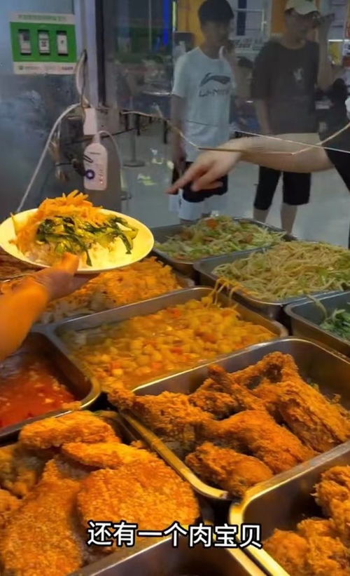 男生食堂买饭遭阿姨多次无视并赶走，食堂秩序与尊重的探讨